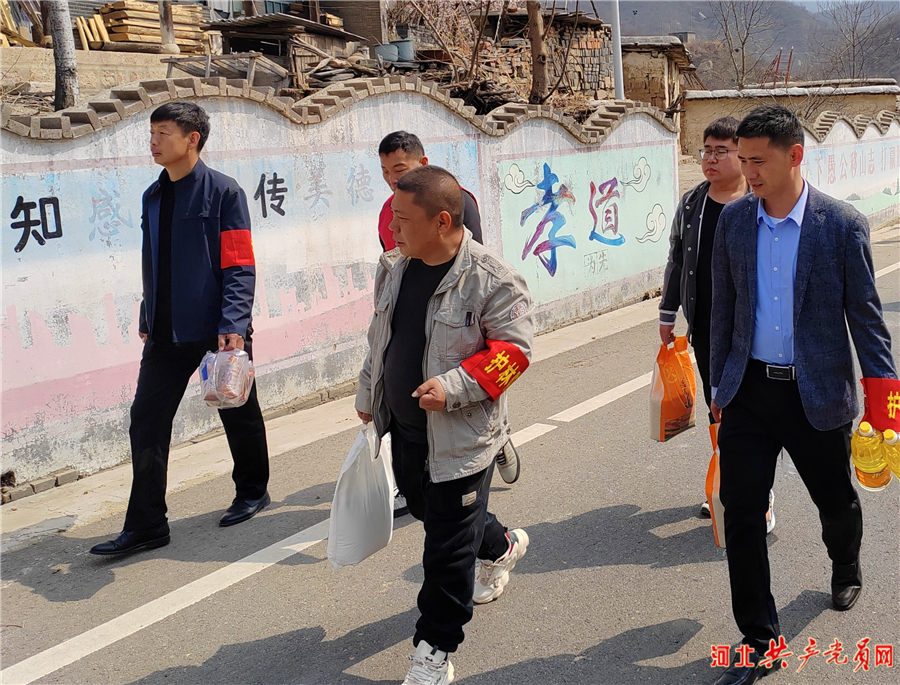进行走访慰问